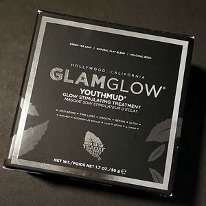 GLAMGLOW YOUTHMUD® Glow Stimulating & Exfoliating Treatment Mask